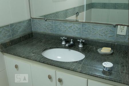 Apartamento à venda com 105m², 2 quartos e 2 vagas Apartamento à venda com 105m², 2 quartos e 2 vagasBanheiro da Suíte 2