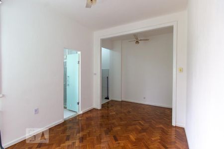 Sala de kitnet/studio para alugar com 1 quarto, 30m² em Centro, Rio de Janeiro