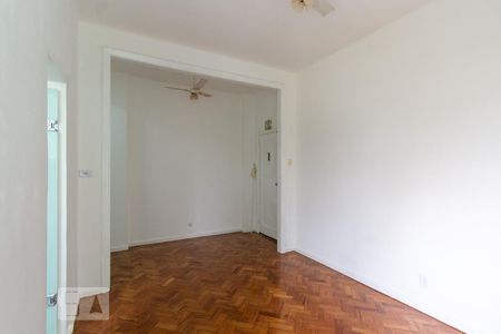 Sala de kitnet/studio para alugar com 1 quarto, 30m² em Centro, Rio de Janeiro
