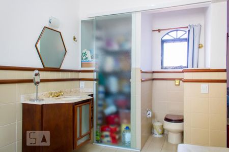 Casa à venda com 268m², 5 quartos e 1 vagaBanheiro da Suíte 1