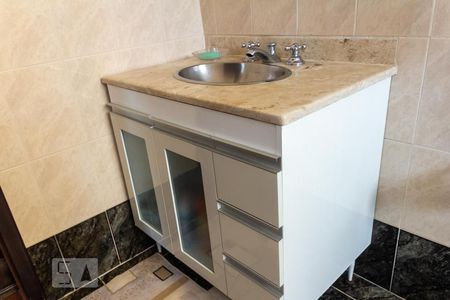 Casa à venda com 258m², 3 quartos e 4 vagasBanheiro Social