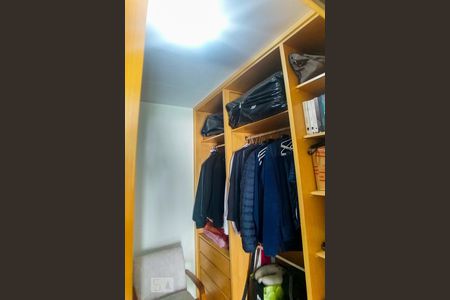 Apartamento à venda com 134m², 3 quartos e 2 vagas Apartamento à venda com 134m², 3 quartos e 2 vagasCloset da Suíte