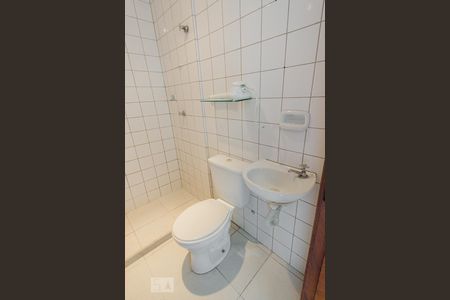 Banheiro de apartamento para alugar com 1 quarto, 38m² em Curicica, Rio de Janeiro