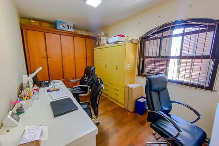 Casa à venda com 280m², 4 quartos e 2 vagasQuarto