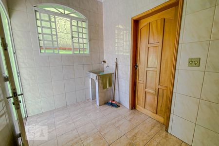 Casa à venda com 280m², 4 quartos e 2 vagasLavanderia