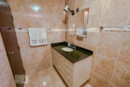 Casa à venda com 280m², 4 quartos e 2 vagasBanheiro da Suite