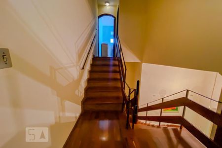 Casa à venda com 280m², 4 quartos e 2 vagasEscada