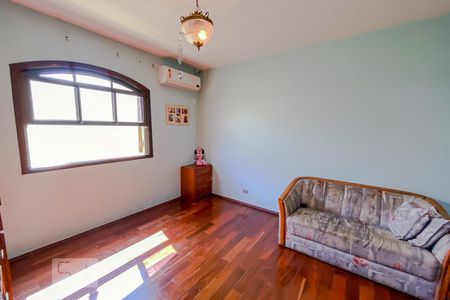 Casa à venda com 280m², 4 quartos e 2 vagasSuite