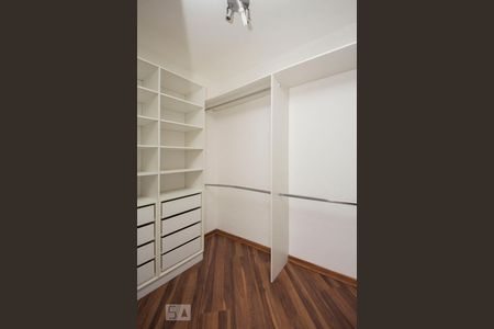 Apartamento à venda com 79m², 2 quartos e 1 vaga Apartamento à venda com 79m², 2 quartos e 1 vagaCloset Quarto 2