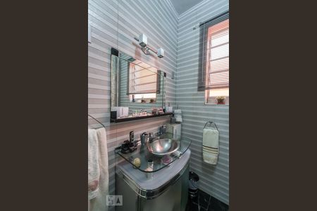 Casa à venda com 165m², 3 quartos e 3 vagas Casa à venda com 165m², 3 quartos e 3 vagasBanheiro 1