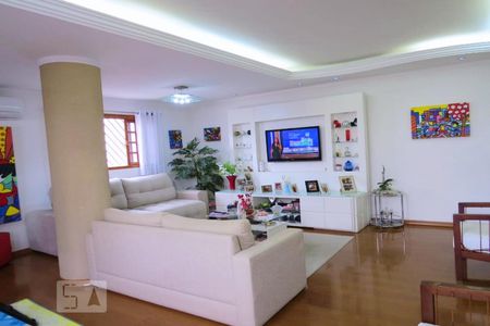Sala de TV de casa à venda com 4 quartos, 200m² em Tucuruvi, São Paulo