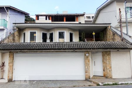 Casa à venda com 450m², 4 quartos e 6 vagas Casa à venda com 450m², 4 quartos e 6 vagasFachada