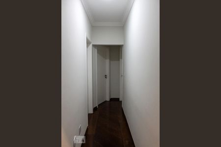 Casa à venda com 450m², 4 quartos e 6 vagas Casa à venda com 450m², 4 quartos e 6 vagasCorredor