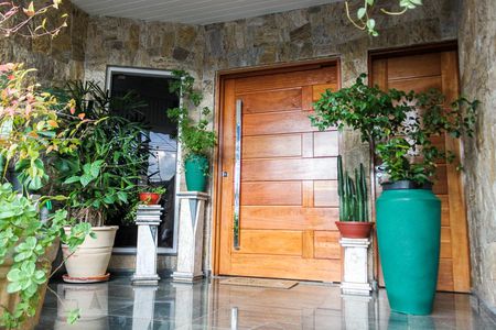 Casa à venda com 450m², 4 quartos e 6 vagas Casa à venda com 450m², 4 quartos e 6 vagasEntrada