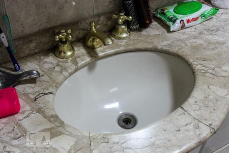 Casa à venda com 450m², 4 quartos e 6 vagas Casa à venda com 450m², 4 quartos e 6 vagasQuarto 2 - Suíte