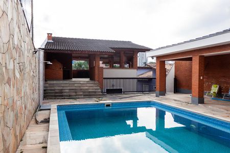 Casa à venda com 450m², 4 quartos e 6 vagas Casa à venda com 450m², 4 quartos e 6 vagasPiscina