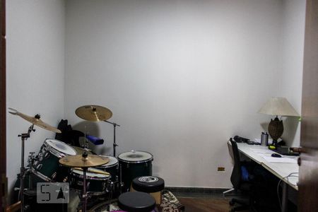 Casa à venda com 450m², 4 quartos e 6 vagas Casa à venda com 450m², 4 quartos e 6 vagasQuarto 1