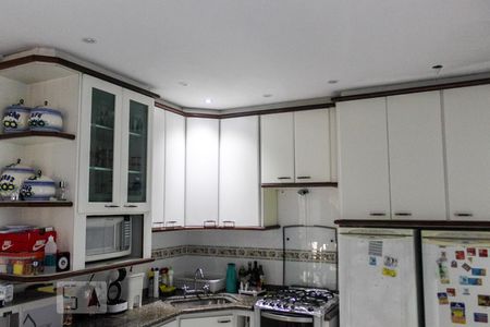 Casa à venda com 450m², 4 quartos e 6 vagas Casa à venda com 450m², 4 quartos e 6 vagasCozinha - Armários