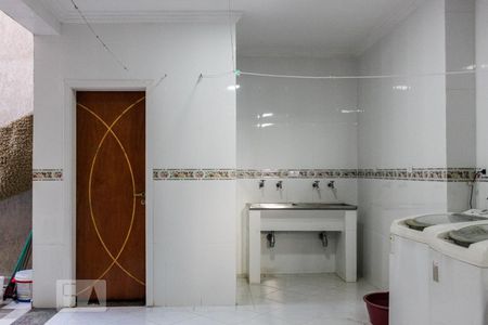 Casa à venda com 450m², 4 quartos e 6 vagas Casa à venda com 450m², 4 quartos e 6 vagasÁrea de Serviço