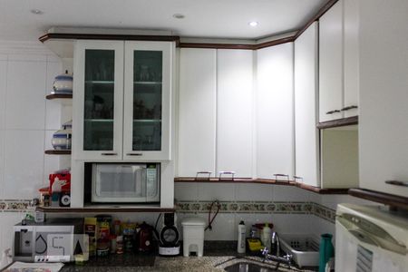 Casa à venda com 450m², 4 quartos e 6 vagas Casa à venda com 450m², 4 quartos e 6 vagasCozinha - Armários