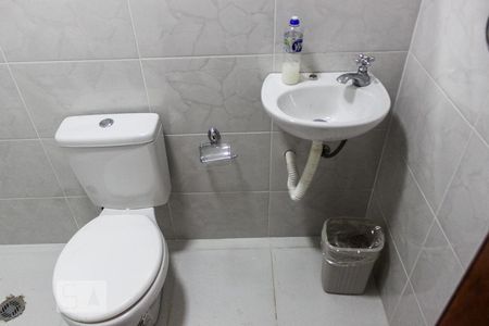 Casa à venda com 450m², 4 quartos e 6 vagas Casa à venda com 450m², 4 quartos e 6 vagasBanheiro da Garagem