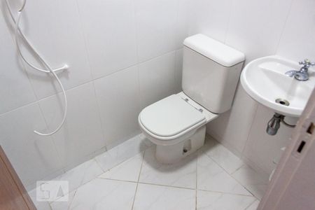 Casa à venda com 450m², 4 quartos e 6 vagas Casa à venda com 450m², 4 quartos e 6 vagasBanheiro de Serviço