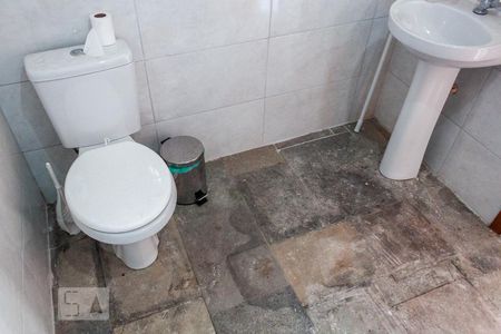 Casa à venda com 450m², 4 quartos e 6 vagas Casa à venda com 450m², 4 quartos e 6 vagasBanheiro da Piscina