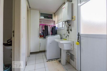 Casa de condomínio para alugar com 294m², 4 quartos e 3 vagas Casa de condomínio para alugar com 294m², 4 quartos e 3 vagasDetalhe da area de serviço