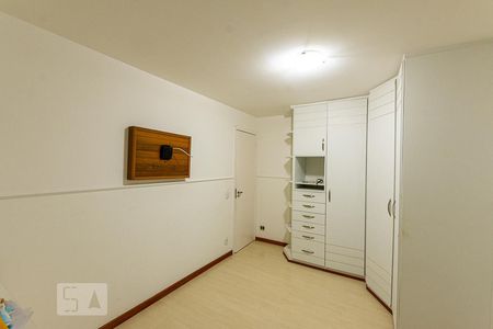 Apartamento à venda com 80m², 2 quartos e 2 vagasQuarto 2