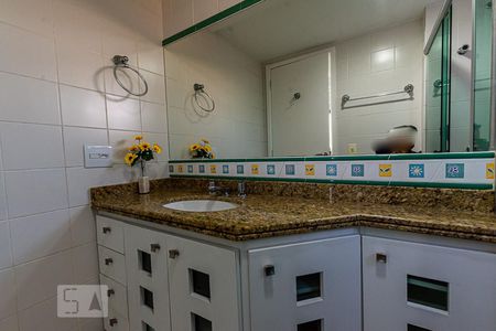 Apartamento à venda com 80m², 2 quartos e 2 vagasBanheiro da Suíte