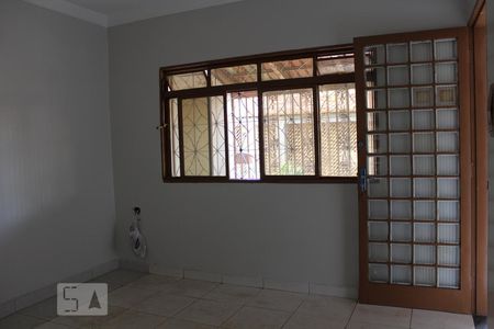 Sala de casa para alugar com 2 quartos, 90m² em Guará I, Brasília
