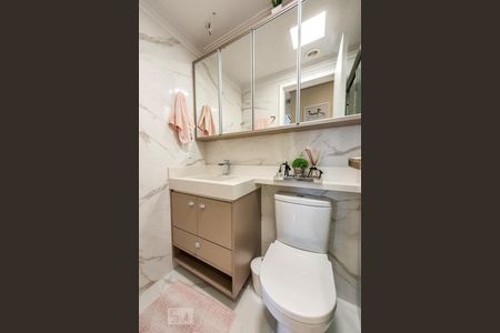 Apartamento à venda com 76m², 2 quartos e 2 vagasBanheiro da Suíte