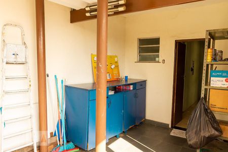 Casa à venda com 200m², 4 quartos e 4 vagas Casa à venda com 200m², 4 quartos e 4 vagasVaranda