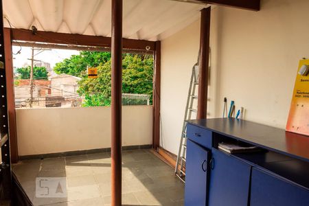 Casa à venda com 200m², 4 quartos e 4 vagas Casa à venda com 200m², 4 quartos e 4 vagasVaranda