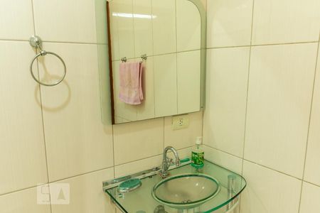 Casa à venda com 200m², 4 quartos e 4 vagas Casa à venda com 200m², 4 quartos e 4 vagasDetalhe do Banheiro Social