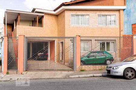 Casa à venda com 200m², 4 quartos e 4 vagas Casa à venda com 200m², 4 quartos e 4 vagasFachada