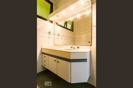 Casa à venda com 600m², 3 quartos e 7 vagasBanheiro Social