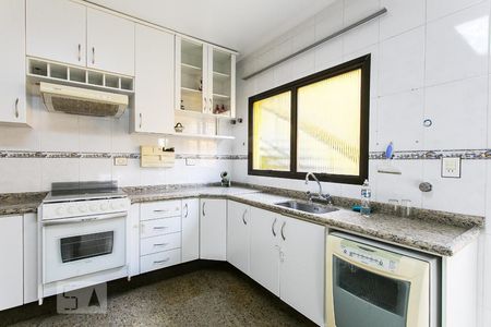 Casa à venda com 600m², 3 quartos e 7 vagasCozinha