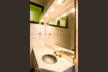 Casa à venda com 600m², 3 quartos e 7 vagasBanheiro Social