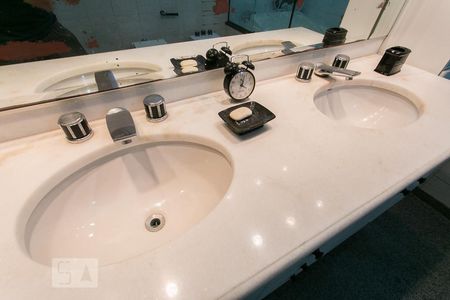 Casa à venda com 600m², 3 quartos e 7 vagasBanheiro da Suíte