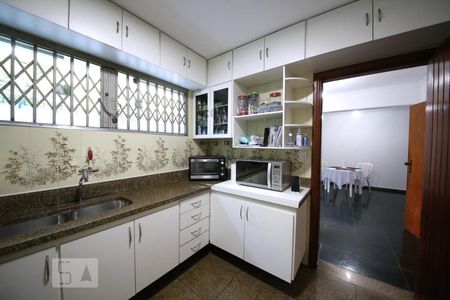 Casa à venda com 206m², 4 quartos e 6 vagasCozinha
