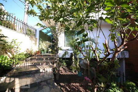 Casa à venda com 206m², 4 quartos e 6 vagasEntrada