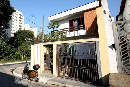 Casa à venda com 206m², 4 quartos e 6 vagasFachada