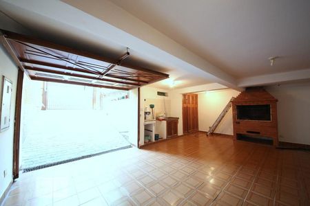 Casa à venda com 206m², 4 quartos e 6 vagasGaragem