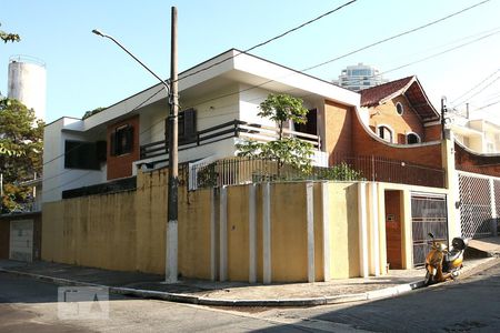 Casa à venda com 206m², 4 quartos e 6 vagasFachada