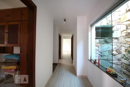 Casa à venda com 206m², 4 quartos e 6 vagasCorredor