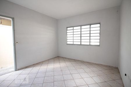 Sala de casa para alugar com 2 quartos, 75m² em Vila Carbone, São Paulo