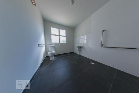 Banheiro de apartamento para alugar com 1 quarto, 39m² em Pinheirinho, Curitiba