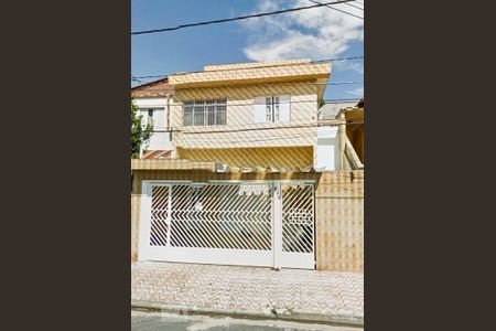 Casa à venda com 216m², 3 quartos e 3 vagas Casa à venda com 216m², 3 quartos e 3 vagasFachada