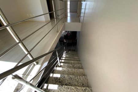 Casa à venda com 164m², 3 quartos e 2 vagas Casa à venda com 164m², 3 quartos e 2 vagasEscadaria